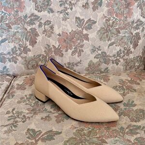 Rothys The High Point Pump Sandstone Women’s US 8.5 New without box